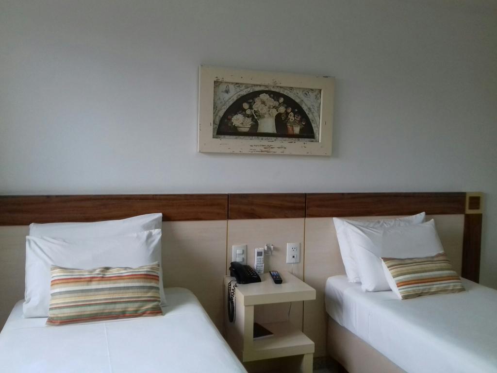 Pratti Hotel Linhares Exterior foto